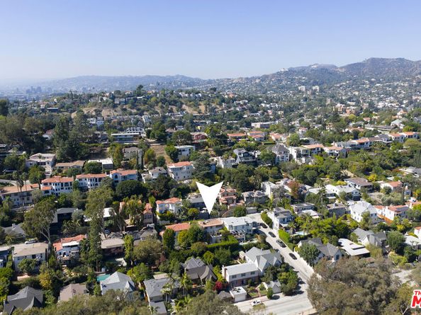 2252 Kenilworth Avenue, Los Angeles CA 90039