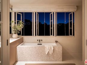 2252 Kenilworth Avenue, Los Angeles CA 90039