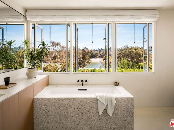 2252 Kenilworth Avenue, Los Angeles CA 90039
