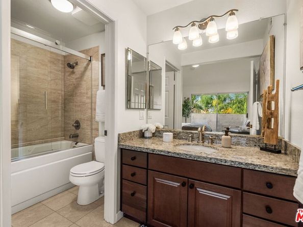 10700 Bloomfield Street 3, North Hollywood CA 91602