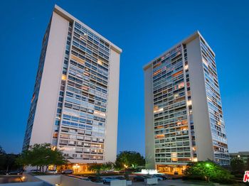 2222 Avenue Of The Stars