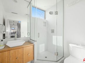 950 N Orange Grove Avenue 2, West Hollywood CA 90046