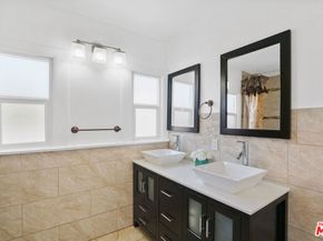 5133 Brynhurst Avenue, View Park CA 90043