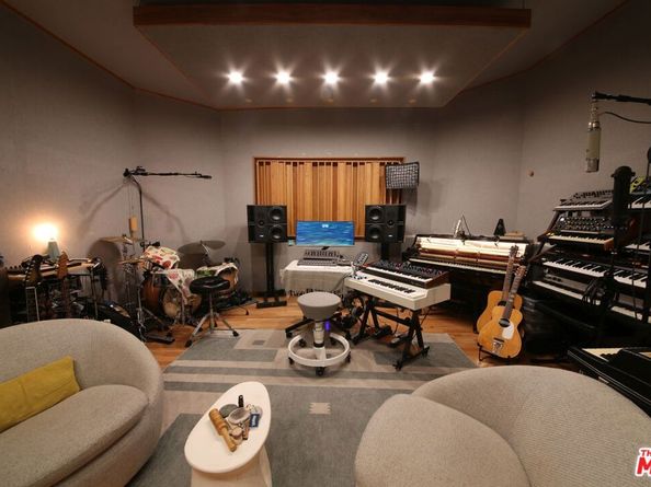 825 N Avenue 67, Los Angeles CA 90042