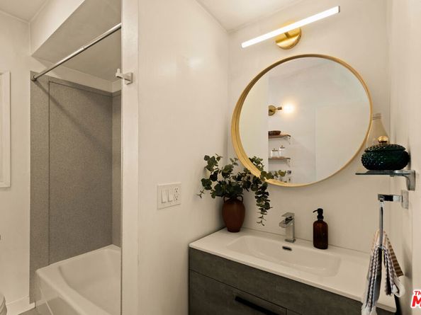 825 N Avenue 67, Los Angeles CA 90042