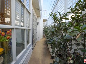 1037 16th Street 10, Santa Monica CA 90403