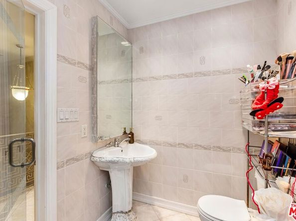 1976 N Catalina Street, Los Angeles CA 90027