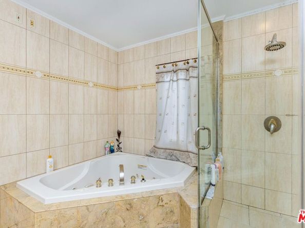 1976 N Catalina Street, Los Angeles CA 90027