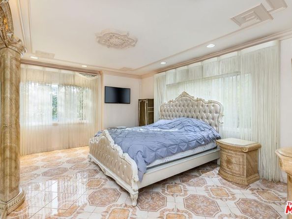 1976 N Catalina Street, Los Angeles CA 90027