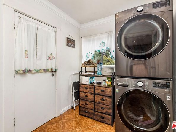 1976 N Catalina Street, Los Angeles CA 90027