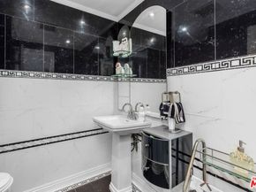 1976 N Catalina Street, Los Angeles CA 90027