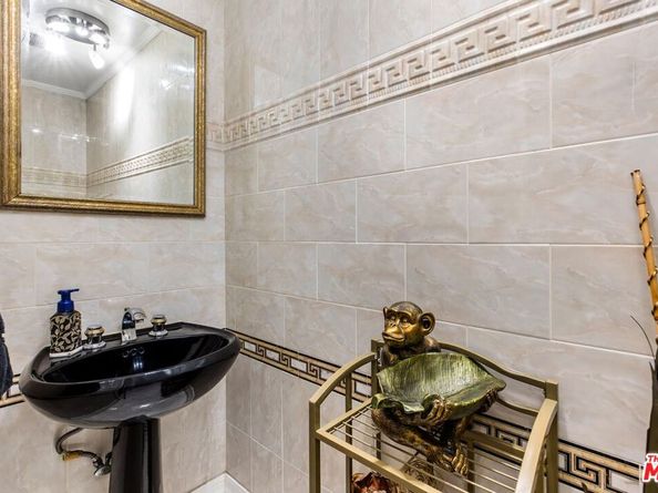 1976 N Catalina Street, Los Angeles CA 90027