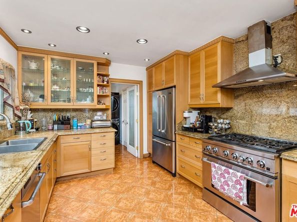 1976 N Catalina Street, Los Angeles CA 90027