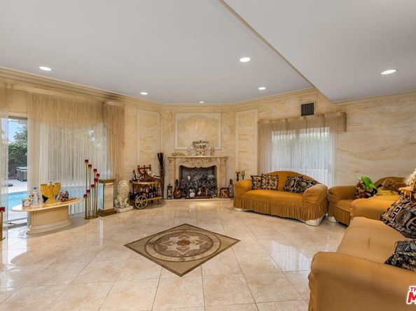 1976 N Catalina Street, Los Angeles CA 90027