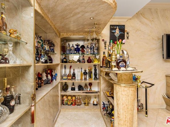 1976 N Catalina Street, Los Angeles CA 90027