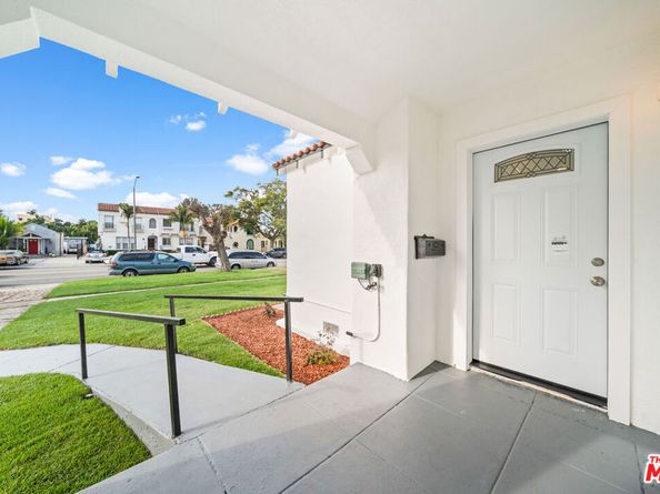 1558 Hauser Boulevard, Los Angeles CA 90019