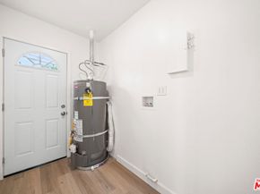 1558 Hauser Boulevard, Los Angeles CA 90019