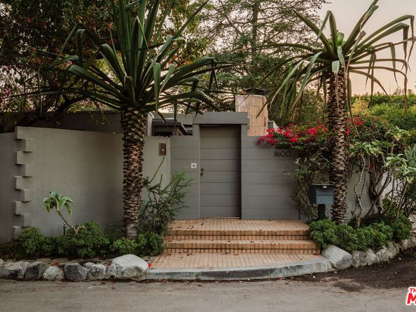 11600 Amanda Drive, Studio City CA 91604