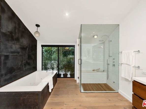 6417 Via Escondido Drive, Malibu CA 90265