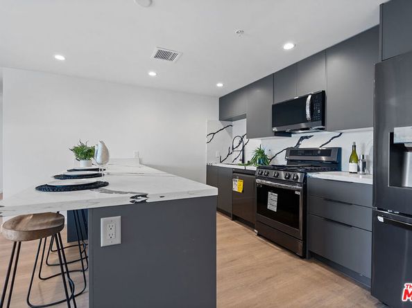 321 S Oxford Avenue 303, Los Angeles CA 90010