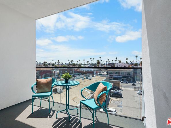 321 S Oxford Avenue 303, Los Angeles CA 90010