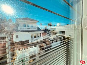 12 E 27th Avenue, Venice CA 90291