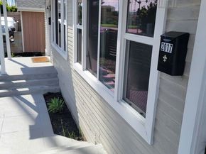 2017 W 39th Street, Los Angeles CA 90008