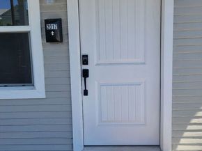 2017 W 39th Street, Los Angeles CA 90008