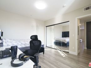 871 Crenshaw Boulevard 406, Los Angeles CA 90005