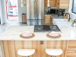 Undisclosed Address #26641539, Los Angeles CA 90038