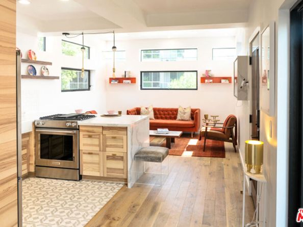 Undisclosed Address #26641539, Los Angeles CA 90038