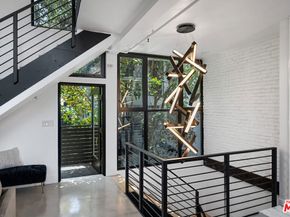 1037 N Laurel Avenue 19, West Hollywood CA 90046