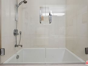 1015 N Kings Road 110, West Hollywood CA 90069