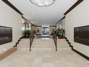 1015 N Kings Road 110, West Hollywood CA 90069