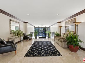 1015 N Kings Road 110, West Hollywood CA 90069