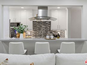 1015 N Kings Road 110, West Hollywood CA 90069