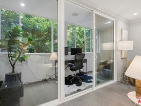 1015 N Kings Road 110, West Hollywood CA 90069