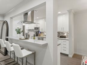 1015 N Kings Road 110, West Hollywood CA 90069