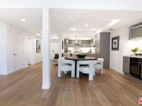 575 S Barrington Avenue 211, Los Angeles CA 90049