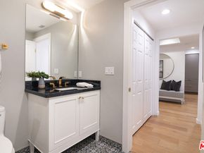 575 S Barrington Avenue 211, Los Angeles CA 90049