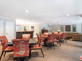 575 S Barrington Avenue 211, Los Angeles CA 90049