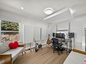 6295 Ivarene Avenue, Los Angeles CA 90068