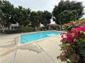 860 Cinnamon 55, Duarte CA 91010