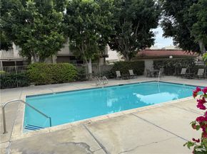 860 Cinnamon 55, Duarte CA 91010