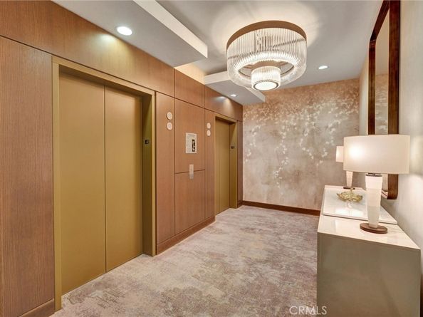 900 W Olympic Boulevard 45F, Los Angeles CA 90015