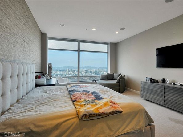 900 W Olympic Boulevard 45F, Los Angeles CA 90015