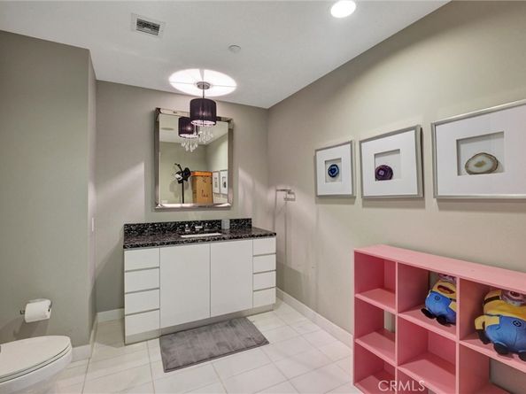 900 W Olympic Boulevard 45F, Los Angeles CA 90015