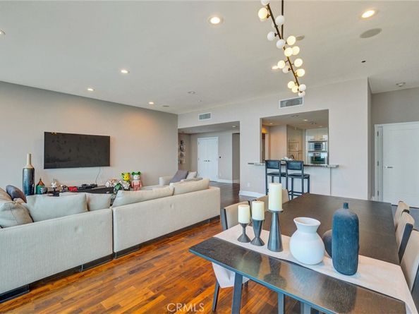 900 W Olympic Boulevard 45F, Los Angeles CA 90015