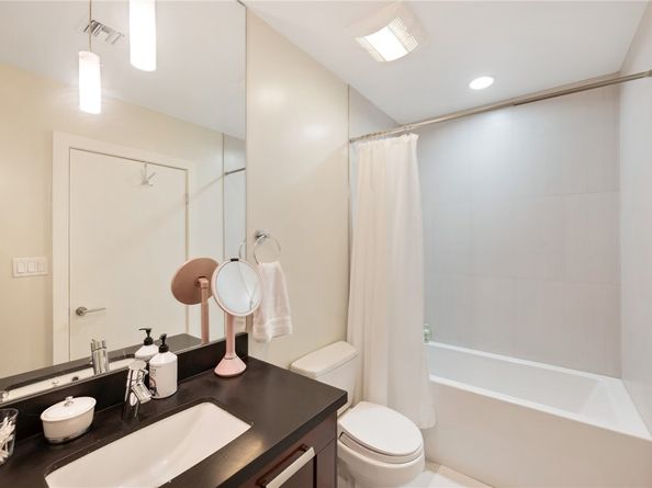 139 S Los Robles Avenue 302, Pasadena CA 91101