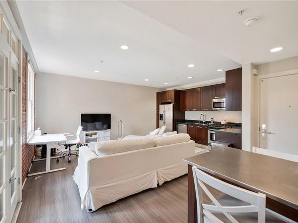 139 S Los Robles Avenue 302, Pasadena CA 91101